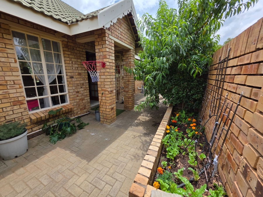 4 Bedroom Property for Sale in Heuwelsig Free State